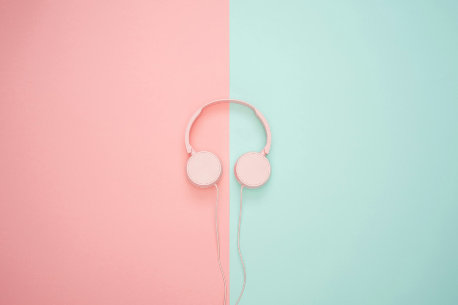 Small on-ear headphones with thin pads